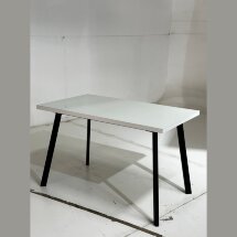 Стол ФИН 140 Белый, стекло/ Черный каркас М-City